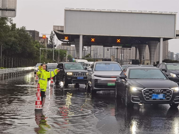 20230802川西公司吹响防汛“集结号” (2)_副本.jpg