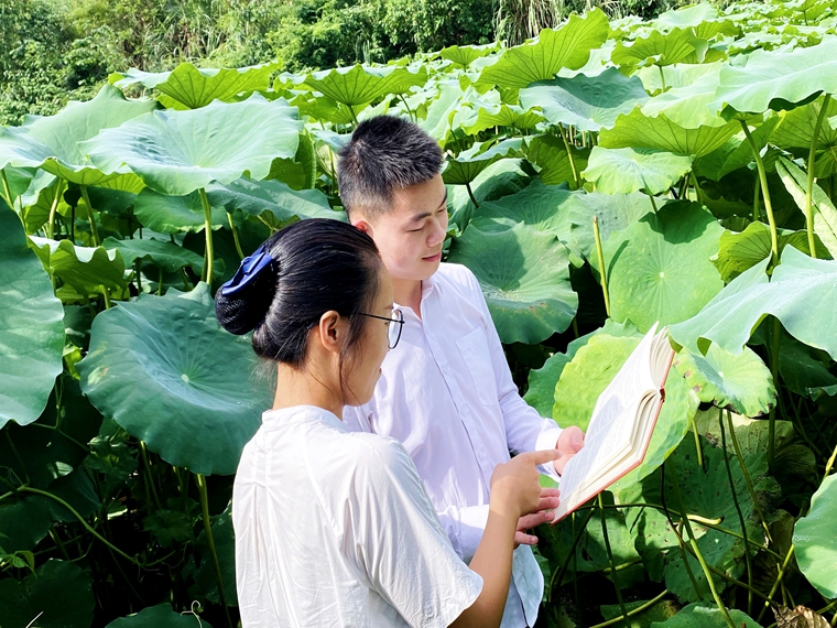 20230816渝蓉公司团支部开展“赏荷花之韵 沐清廉之风”廉洁主题教育活动3_副本.jpg