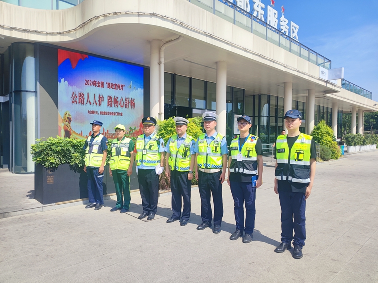 绕东管理处联合多部门开展开展路政月宣传活动 (2)_副本.jpg