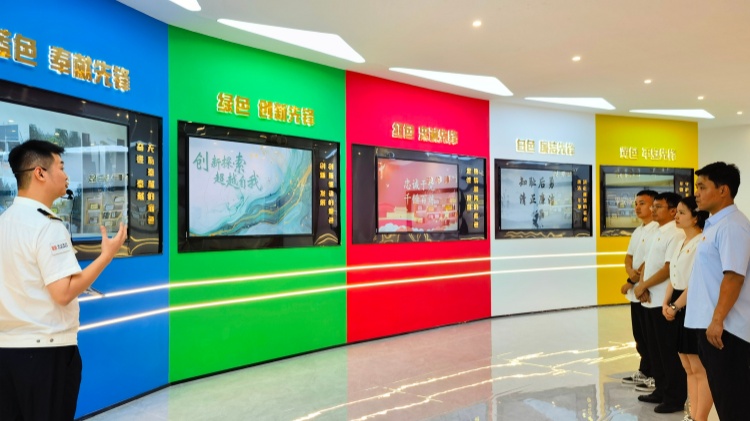 20240821川西公司组织新党员入党宣誓仪式 (3)_副本.jpg