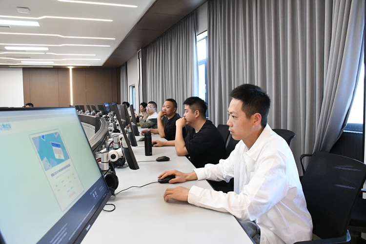 蜀道集团高速公路技能人才培训中心助力雅康(泸石)公司机电运维岗位评定工作 (3)_副本.jpg