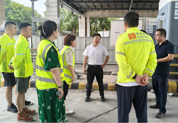 蜀道集团运维部一行赴绕西管理处货运大道站指导收费站智能化改造工作1_副本.png