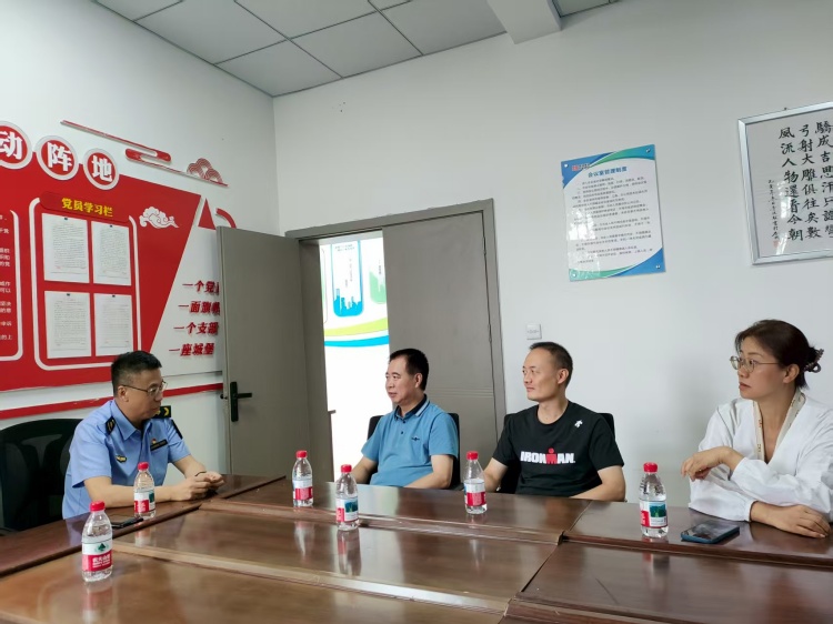 02 省交通执法总队(厅高管局)党委副书记、副总队长(副局长)邓洪到绕城高速调研保通保畅工作.jpg