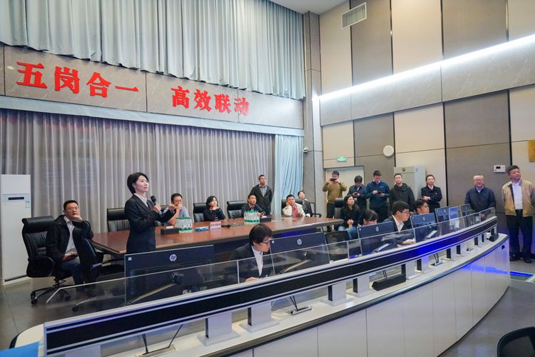 20251022京津冀三省市交通部门一行到川西公司调研工作照片 (1)_副本.jpg