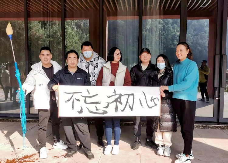 12.7南方公司团委开展“青春向党 学史力行”青年拓展活动2.JPG