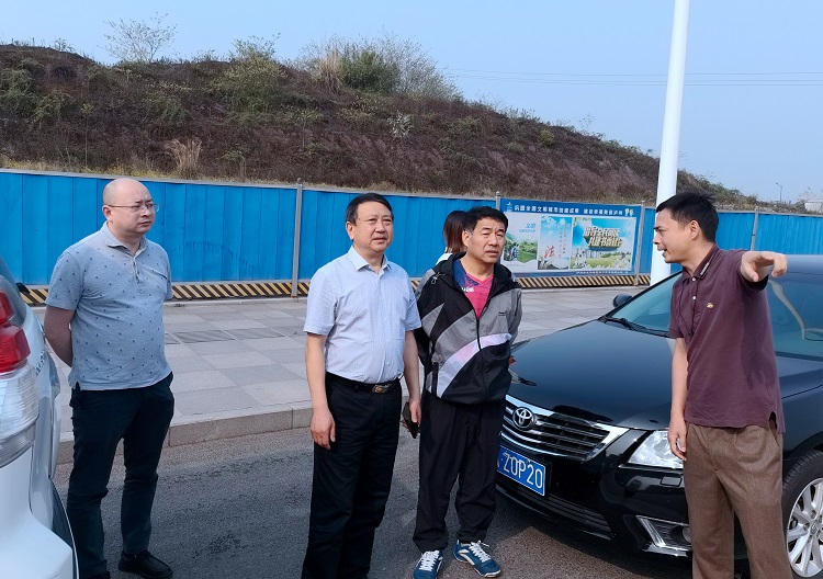 川高公司监事会工作委员会委员李子寿一行到南方公司调研“高庐·云玺”(48亩)房地产项目推进情况.jpg