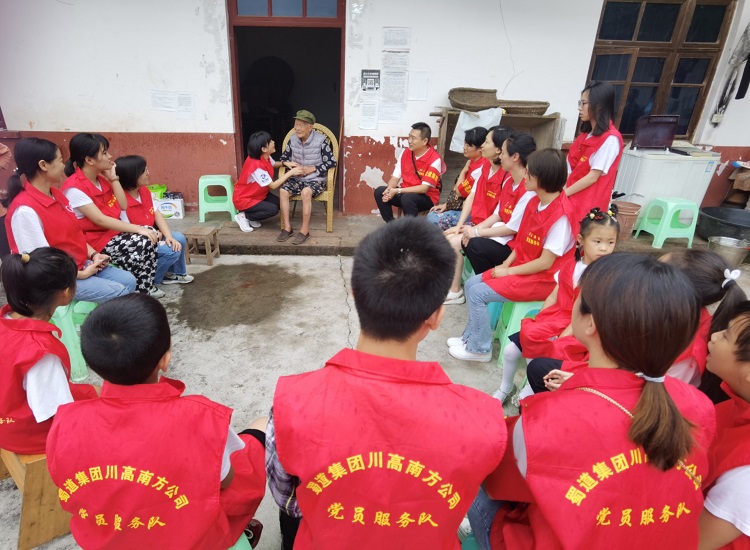 7.20南方公司泸州管理处开展“初心不改忆峥嵘 情暖老兵赤诚心”志愿服务活动3.jpg