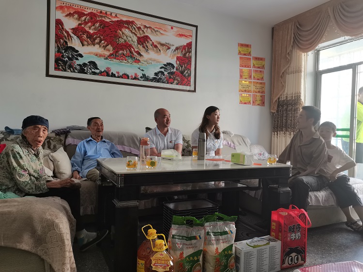 8.25叙永管理处开展“青春志愿 关爱同行”党团志愿服务活动1.jpg