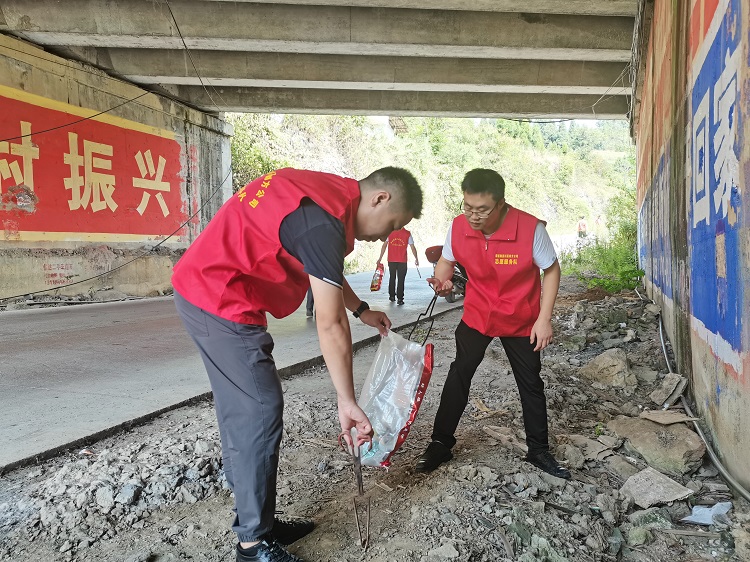 8.25叙永管理处开展“青春志愿 关爱同行”党团志愿服务活动3.jpg