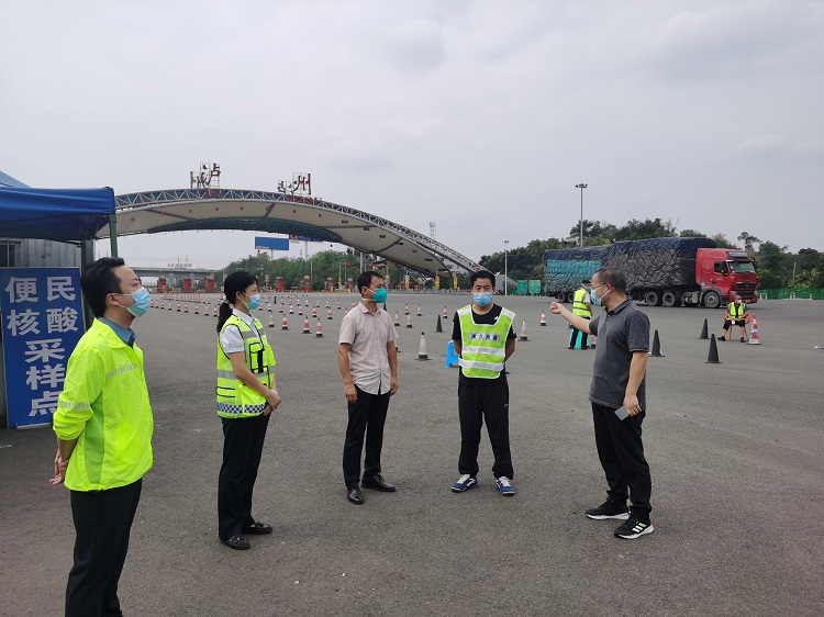 9.16南方公司党委书记、董事长、总经理兰波到收费一线督导疫情防控工作.jpg