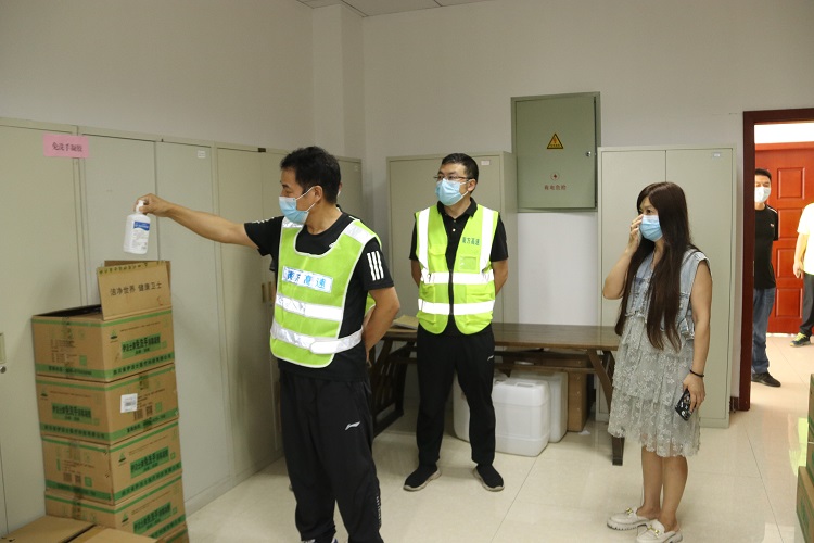 9.16南方公司党委书记、董事长、总经理兰波到收费一线督导疫情防控工作 (2).JPG