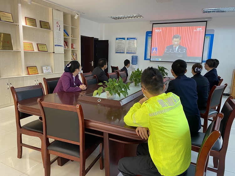 江门站组织职工11人,在会议室观看了党的二十大开幕式.JPG