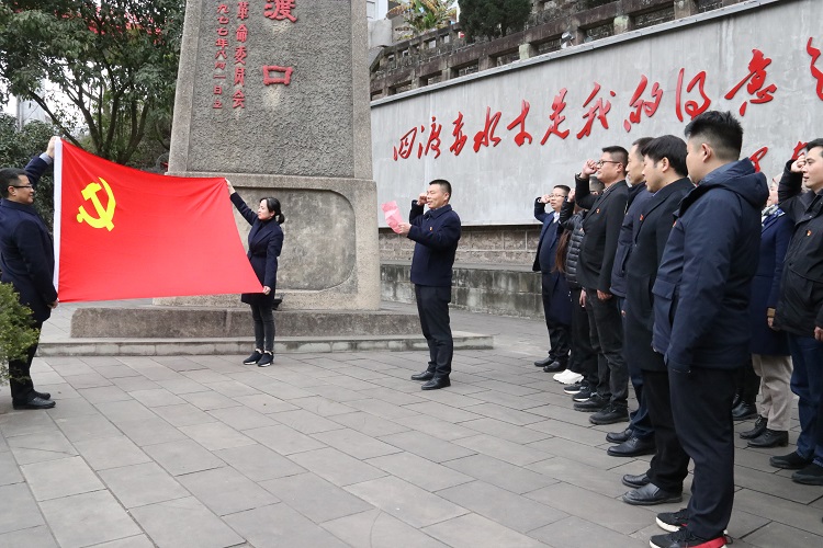 2.24南方公司泸州管理处开展“追忆四渡赤水 弘扬红军精神”结对共建主题党日活动.JPG