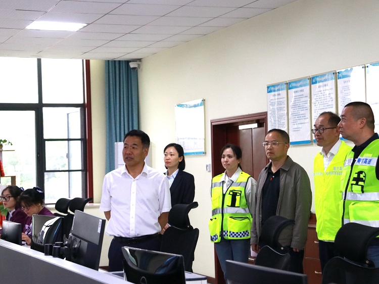 4.28南方公司党委书记、董事长、总经理兰波赴一线督导检查节前安全保畅工作1.JPG