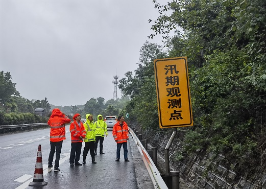 7.27南方公司党委书记、董事长、总经理兰波带队赴隆纳高速督导防汛减灾工作(处理).jpg