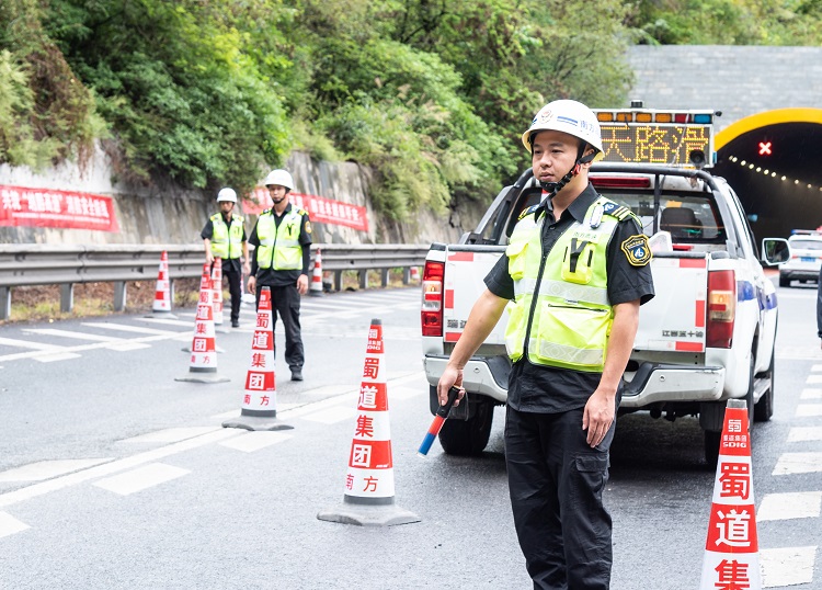 9.21纳黔高速“一路四方”圆满完成2023年特长隧道消防安全综合应急演练3.jpg