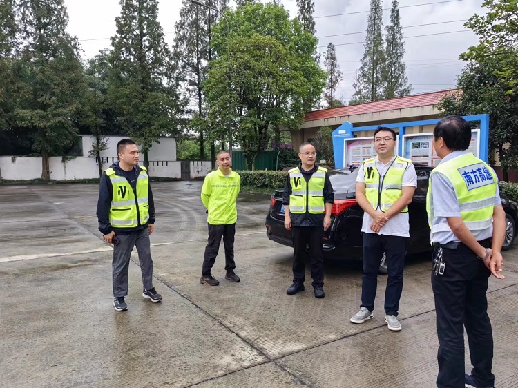 9.25南方公司党委委员、纪委书记张君赴隆纳高速开展中秋、国庆节安全保畅督导工作 (3).jpg