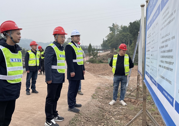 1.15南方公司党委委员、纪委书记张君带队赴隆纳高速督导渠坝收费站拥堵综合治理改造项目安全生产工作.jpg