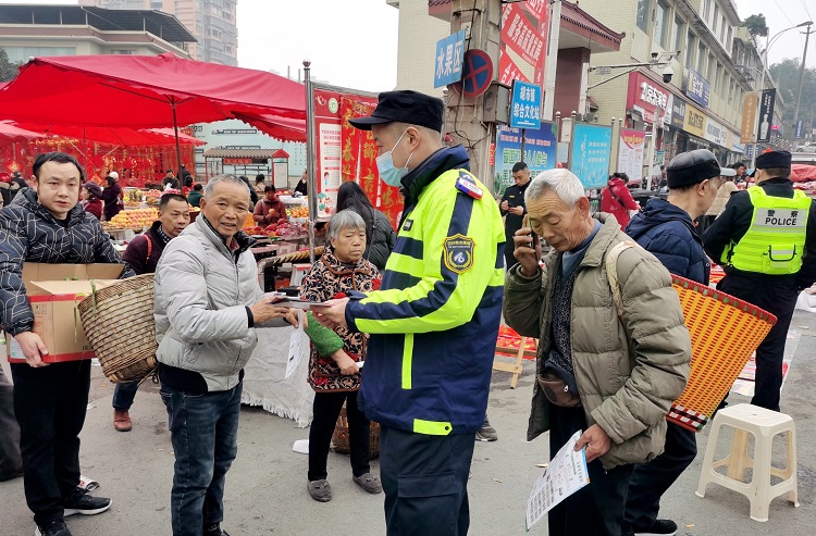 2.2 G76厦蓉高速(隆纳)“一路四方”联合开展春运春节严禁行人上高速宣传活动 (3).jpg