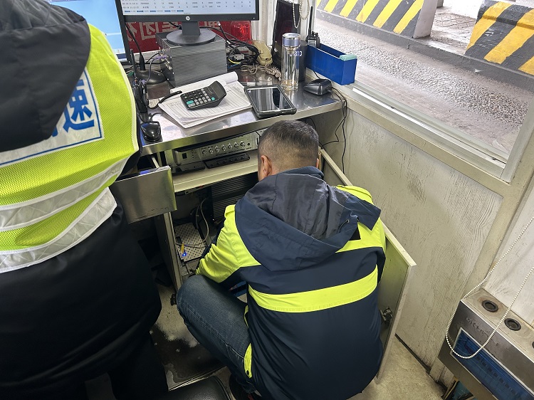 3.19把好“用电关” 堵严“风险点” 泸州管理处组织开展用电安全大排查行动.jpg