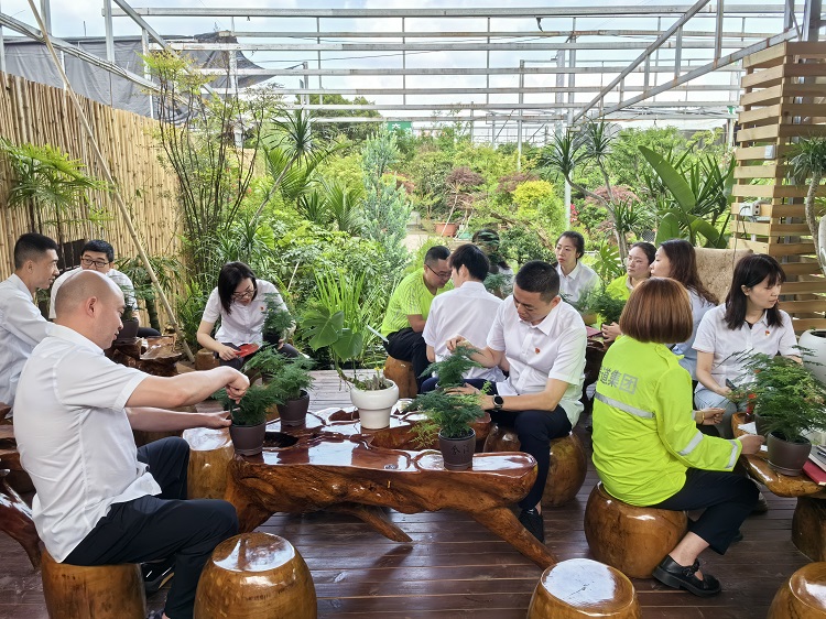 4.18泸州管理处开展“不负谷雨好时节 廉洁盆栽树清风”廉洁教育活动2.jpg