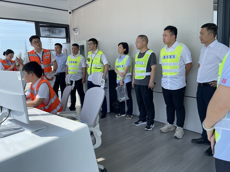 7.23南方公司赴泸渝公司玉蟾山收费站交流学习1.jpg