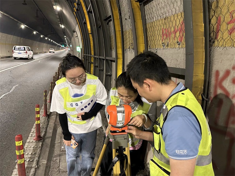 川高咨询公司进行成德南高速公路隧道结构安全风险摸底排查工作2024.5.242.jpg