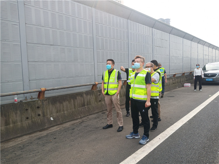 李永华 9月25日成南公司党委书记、董事长苏开春一行指导成南高速嘉陵江大桥货车自燃事故处置工作 (5).jpg