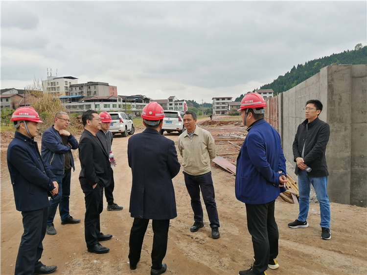 no147-成南公司党委副书记、总经理万忠金调研指导成南扩容项目南充段工作.jpg