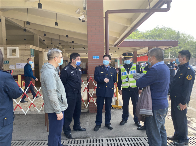 no179-厅交通执法第三支队督查组到成南公司遂宁服务区检查督导疫情防控工作.jpg