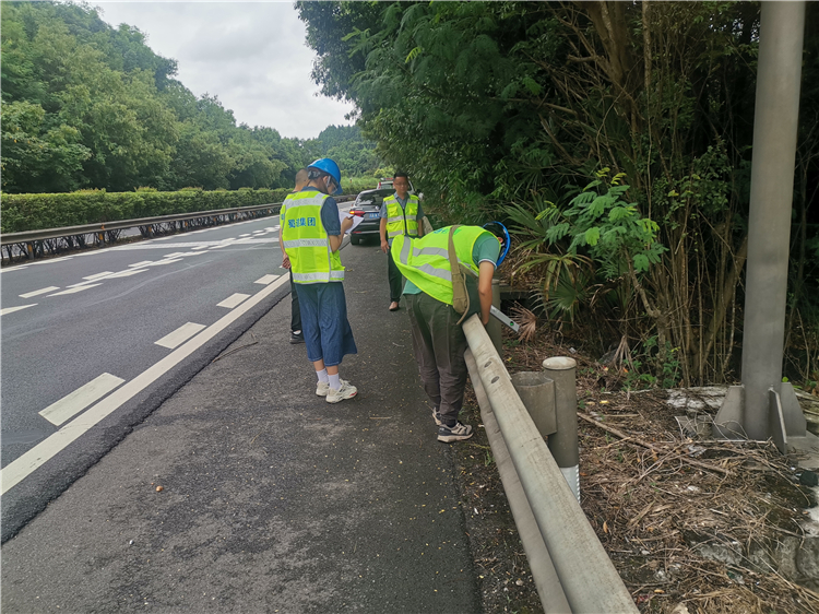 no362-厅高管局到成南公司开展2022年度全省运营高速公路交通安全设施抽检工作(郭天兵).jpg