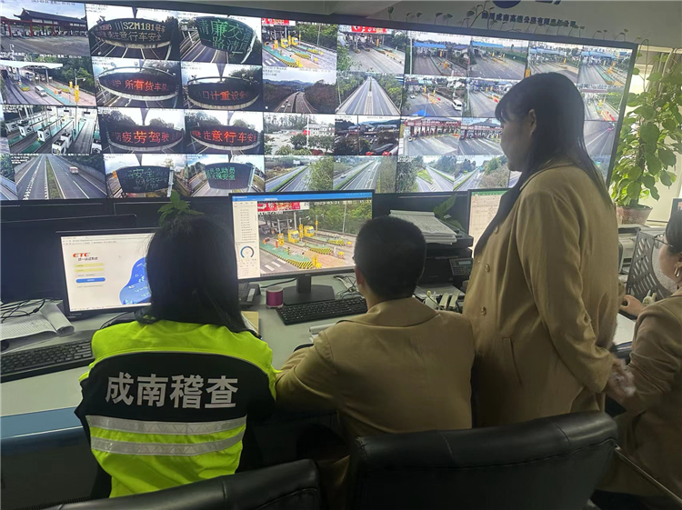 no135-成南公司南充管理处开展收费站服务质量及应急管理专项稽查(张英杰).jpg