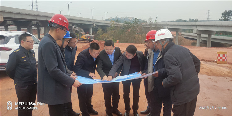 no638-12.12 成都市交通运输局局党组书记、局长王翼刚一行赴成南公司成南扩容项目调研指导工作.jpg