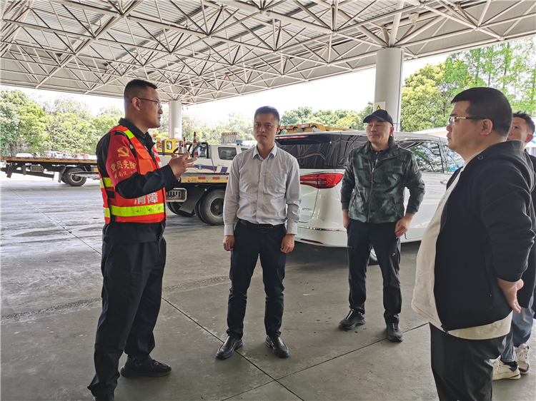 no139-4.12成南公司副总经理田亮一行实地督导检查成都管理处安全环保工作1.jpg