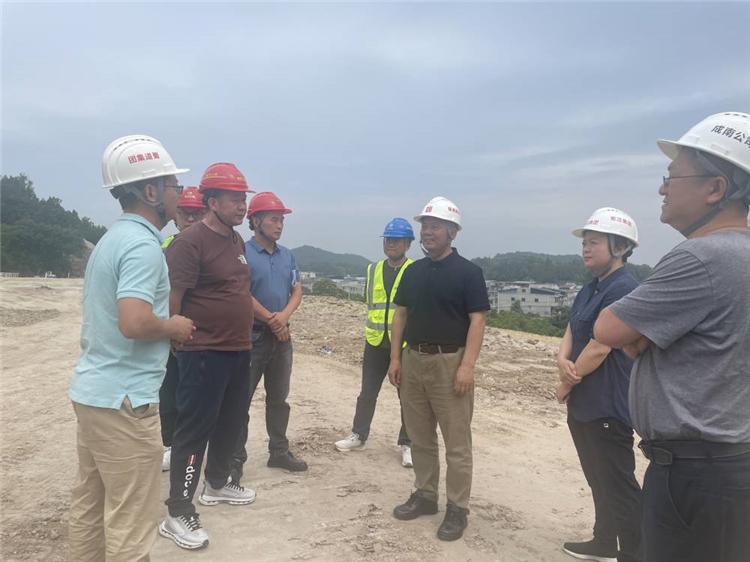 5月14日成南公司总经理万忠金对LJ7标进行检查并召开工程推进会 (2).jpg