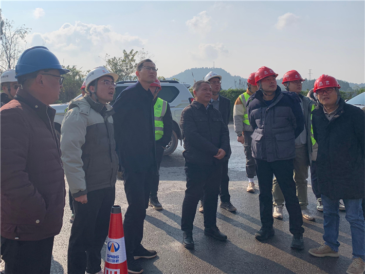 成南公司党副委书记、总经理万忠金调研成南高速扩容工程南充段开元棋牌推进情况.jpg