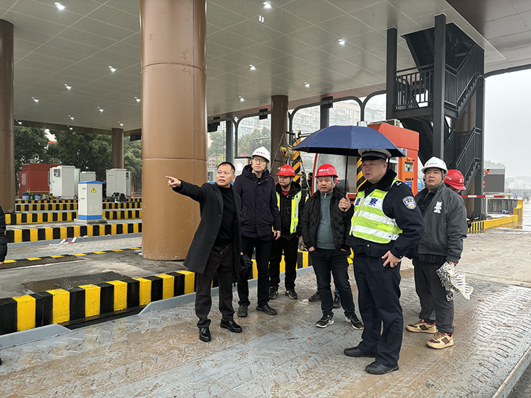 1.24-任石俊-南充管理处-成南公司南充管理处联合开展南充东收费站开通准备工作检查 (3).jpg
