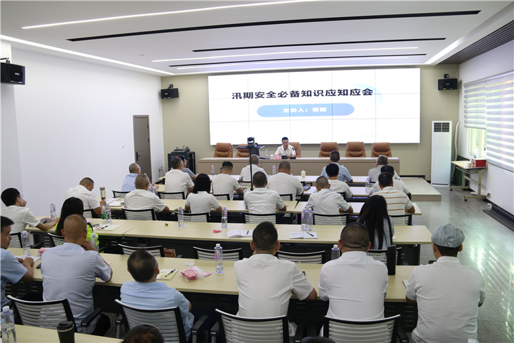 成南公司党委委员、副总经理秦朗到遂宁辖区开展汛期安全必备知识应知应会培训.JPG