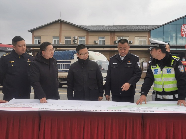 川高公司副总经理朱劲、高速公安一分局局长侍玉强赴成德南公司开展春运前工作督导2.jpg