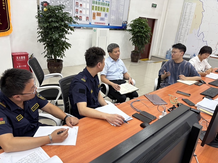 6.29+收费管理部+公司党委副书记、董事、总经理杨勇专题调研“五岗合一”及运行调度中心组建工作.JPG