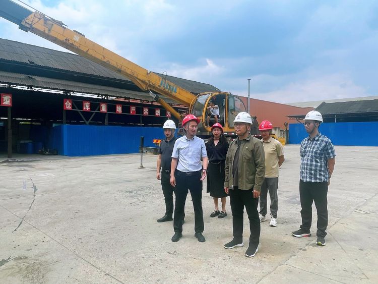 川高公司副总经理仇宁涛一行赴物资公司乳化沥青生产加工厂调研.jpg
