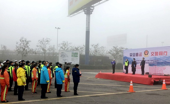 1.28G76厦蓉高速）隆纳2021年春运启动仪式在泸州西服务区举行3.jpg
