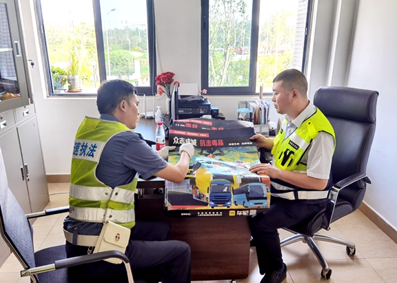 20200728厅高速公路交通执法第四支队到成都绕城高速调研指导安全生产工作 (1)_副本.jpg
