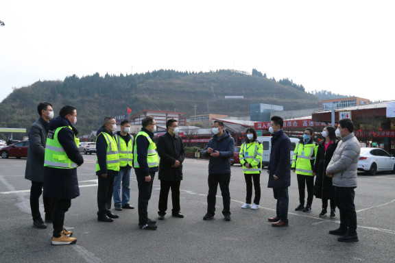 川高公司党委书记、董事长何刚一行检查指导成南公司疫情防控工作1（郑华） - 副本 (2).jpg