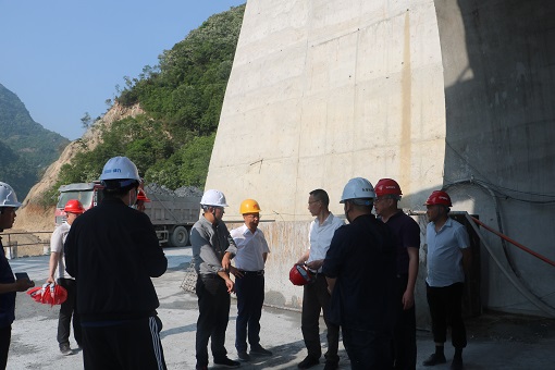 绵九公司党委书记、董事长曾杰一行督查九绵项目江油、平通段安全环保工作-2.jpg
