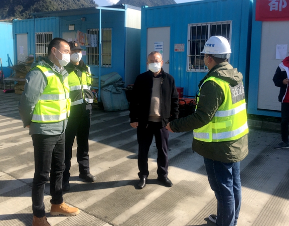 20200304川西公司党委委员、副总经理孙彬到都汶高速调研督导安全防疫工作_副本.jpg