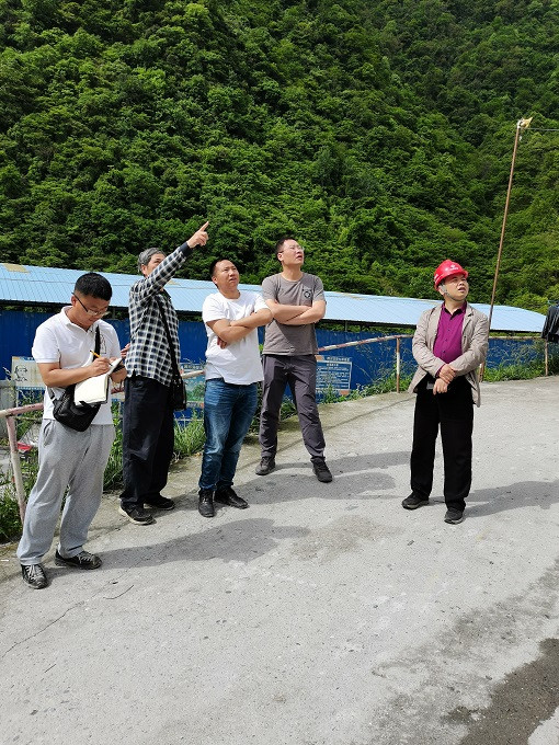 绵九公司组织中科院山地所、成都理工大学、中铁西北院对九绵高速全线开展地质灾害排查-2.jpg