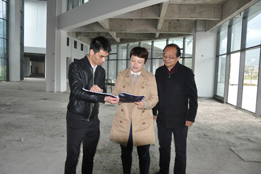 10.24+公司党委委员、纪委书记阿依热布检查指导雅西高速公路历史展示馆项目施工进展情况 (1)_副本.jpg