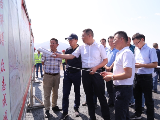 5月20日，省交通厅蒲继生巡视员一行调研泸黄路加宽改造工程_副本.jpg