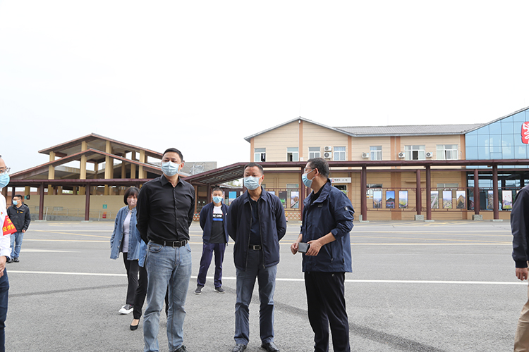 4.13 川高公司党委书记、董事长何刚一行赴成德南公司督导检查疫情防控工作 (1)750.jpg